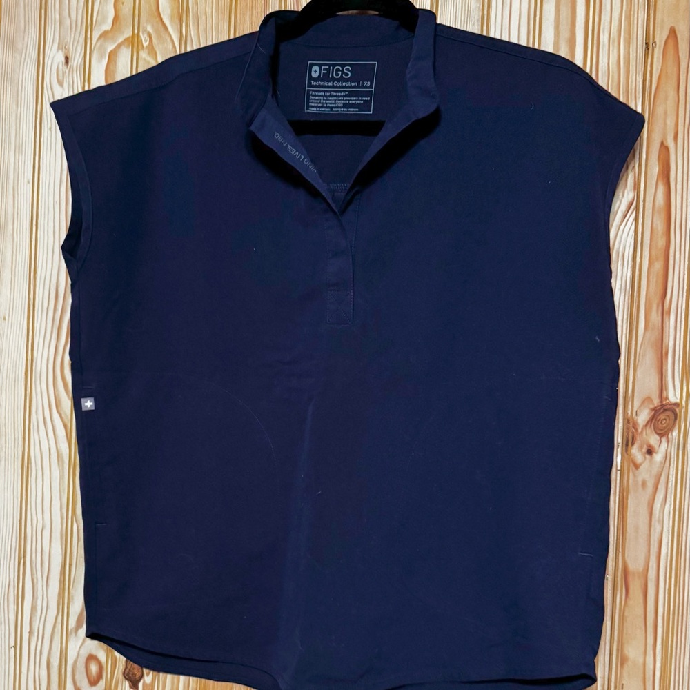 Figs Women's Navy Scrub Top